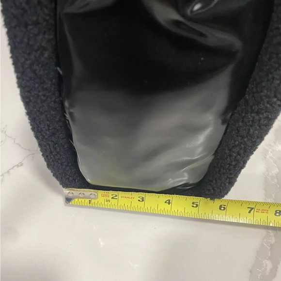 SOLD! NWT Pajar Canada 🇨🇦 Shearling Puffy Messenger Tote Crossbody Bag - Picture 13 of 15